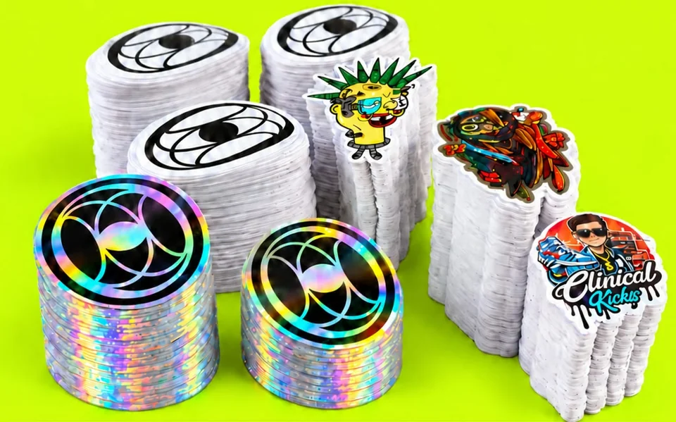 Stickers personalizados con corte completo de 353 Print, listos para tu marca