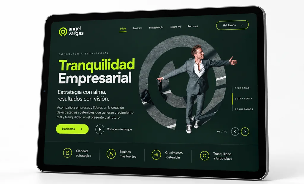 Diseño web de Ángel Vargas mostrado en una interfaz digital