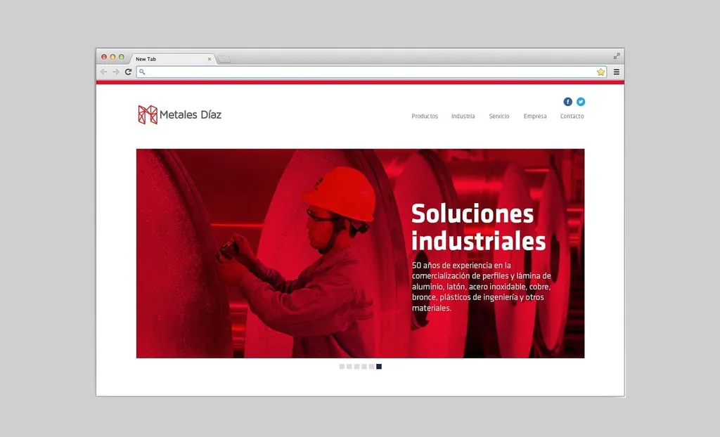 Diseño web de Metales Díaz mostrado en una interfaz digital